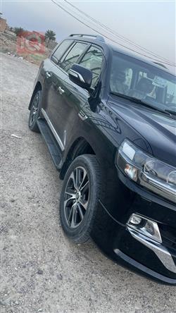 تۆیۆتا لاند کروزەر